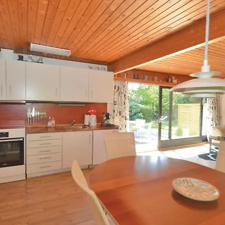 3 Bedroom Amazing Home In Væggerløse Feriehus