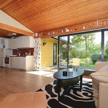 3 Bedroom Amazing Home In Væggerløse Feriehus